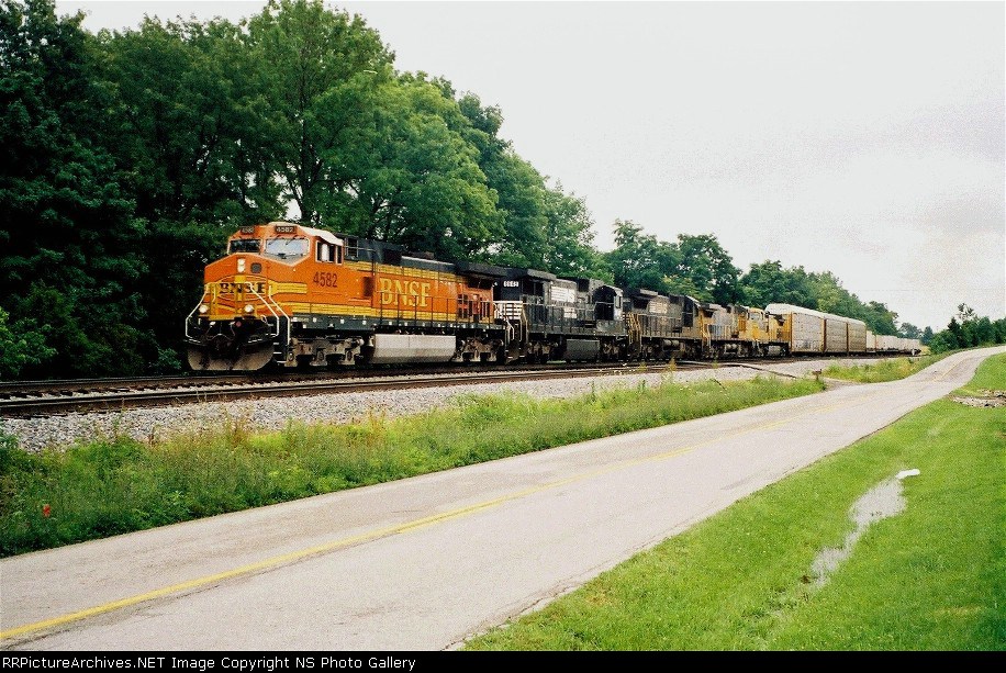 BNSF 4582